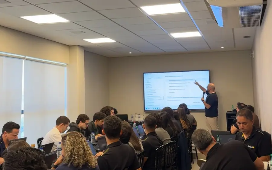Treinamento presencial de IA da Trybe com o time da Tracbel